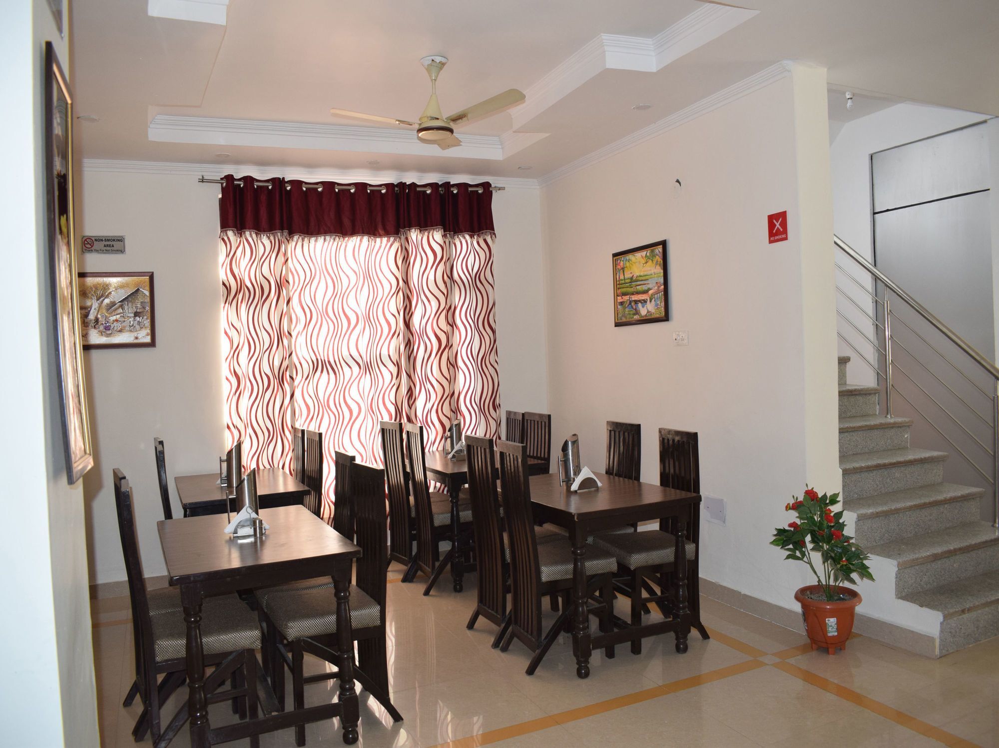 Oyo 10322 Hotel Raja Palace Dharamshala Extérieur photo
